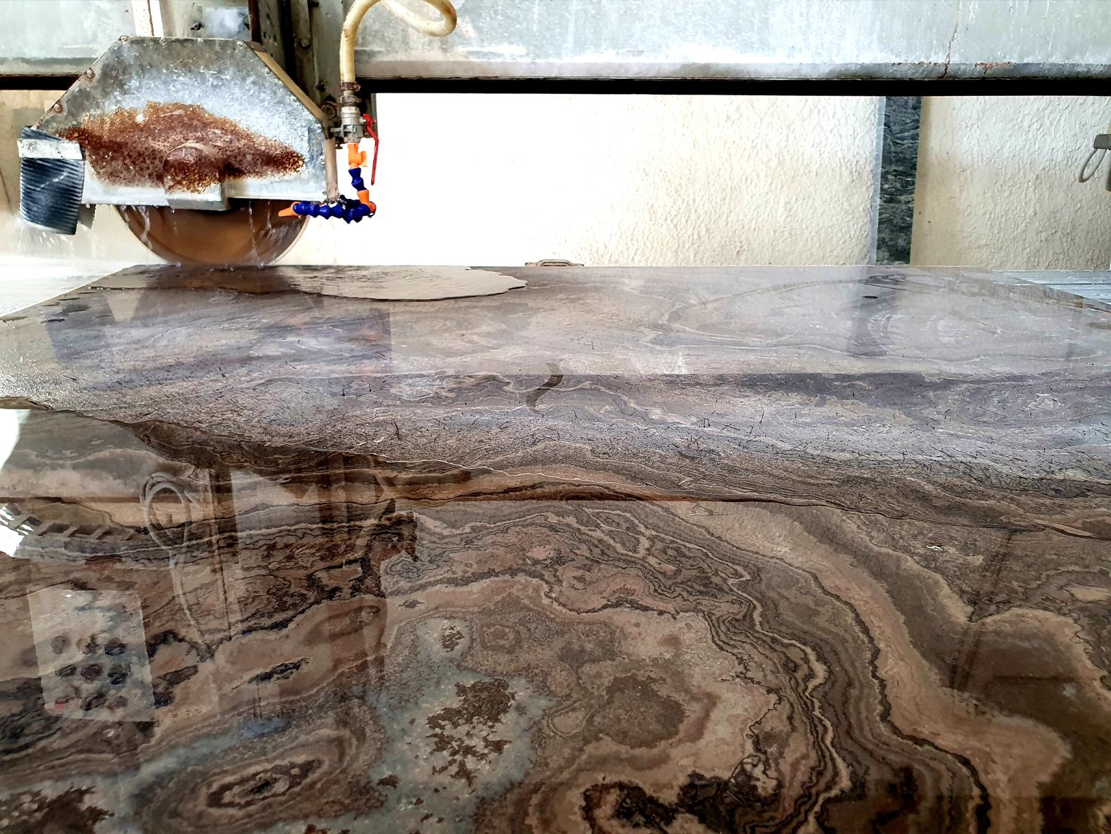 Tavolo Design Marmo Legno Eucalipto Tronco albero Chiaro di Luna - naturanera