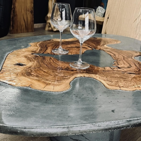 Immagine 2 di Coffee Table in Ulivo e Cemento Naturanera - BREZZA